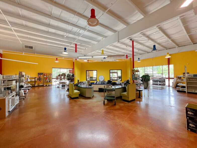 More Photos Of 17420 Highway 190 E, Hammond Showroom For Lease