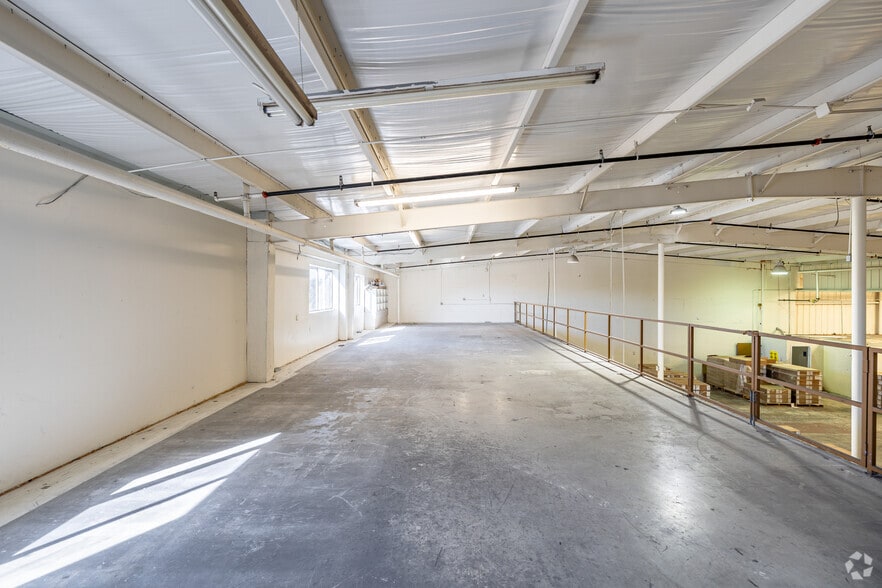 More Photos Of 2221 Corporation Blvd, Naples Light Manufacturing For Sale