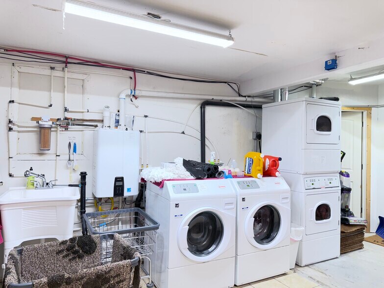 More Photos Of 1665 Whisper Ridge Rd, Ashton Hotel For Sale