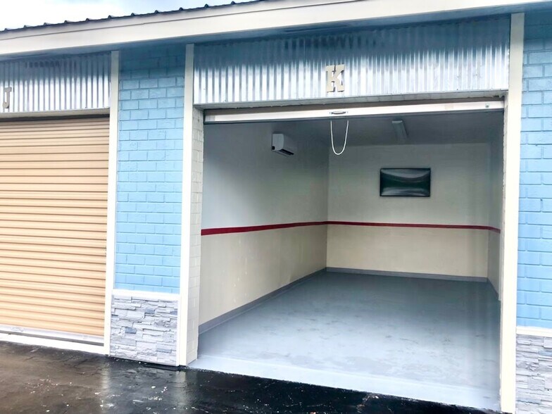 More Photos Of 1945-1947 W Park Ave, Edgewater Warehouse For Lease