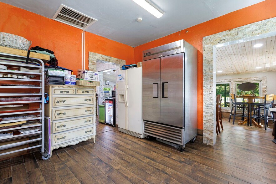 More Photos Of 4630 US Highway 17, De Leon Springs Restaurant For Sale