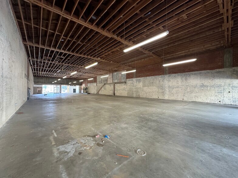 More Photos Of 396-400 S Lake Ave, Pasadena Storefront For Lease