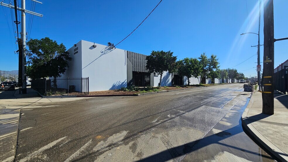 More Photos Of 12350 Montague St, Pacoima Light Manufacturing For Sale