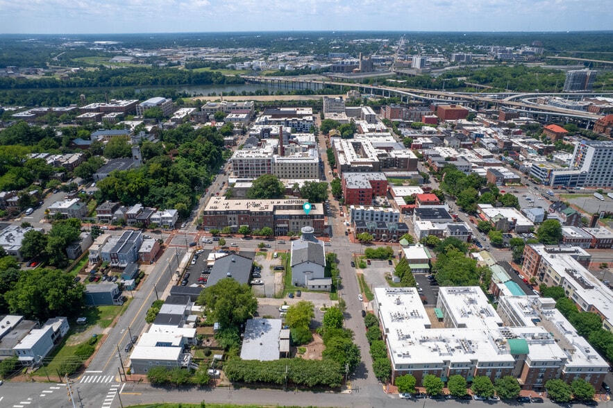 More Photos Of 2000 E Broad St, Richmond General Retail For Sale