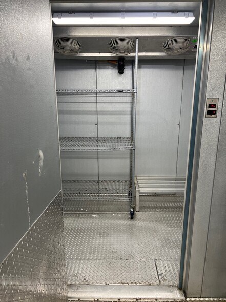 More Photos Of 10811 NE 23rd St, Spencer Restaurant For Lease