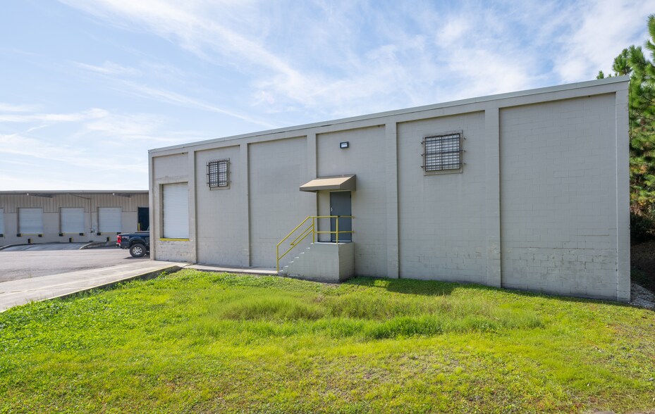 More Photos Of 3028 Mercury Rd, Jacksonville Warehouse For Lease