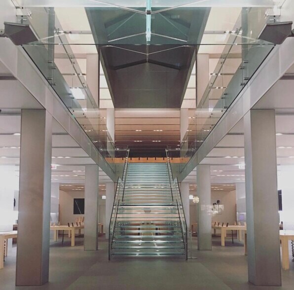 More Photos Of 679 N Michigan Ave, Chicago Storefront For Lease