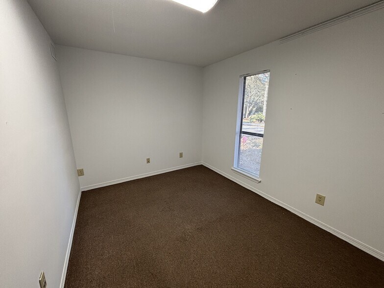 More Photos Of 101 Nightingale Ln, Gulf Breeze Office For Sale