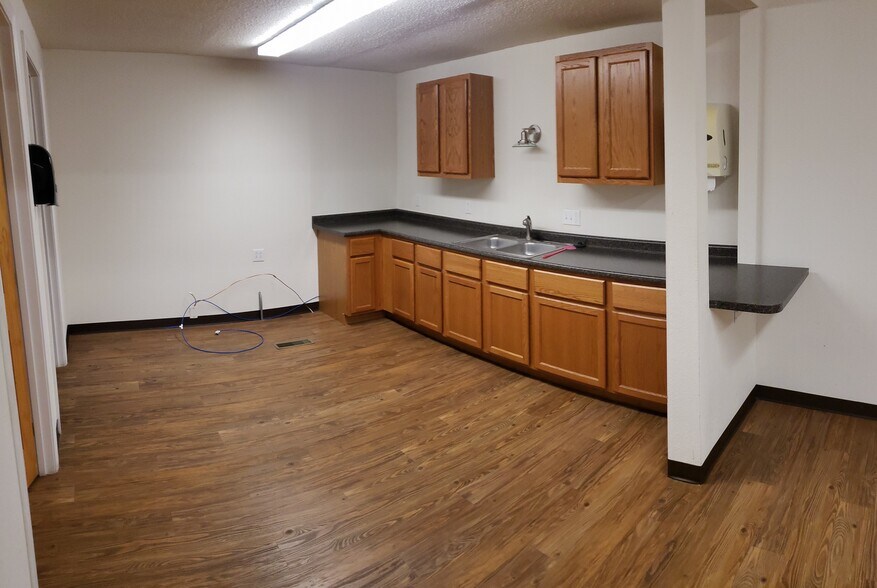 More Photos Of 528 E Main St, Park Hills Unknown For Lease