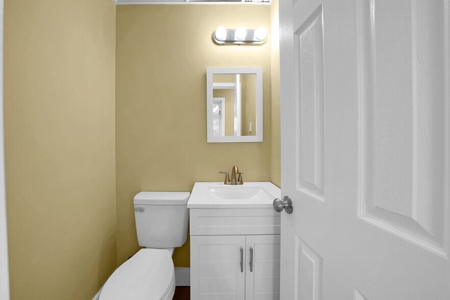 More Photos Of 1095 W Huron St, Waterford Medical For Sale