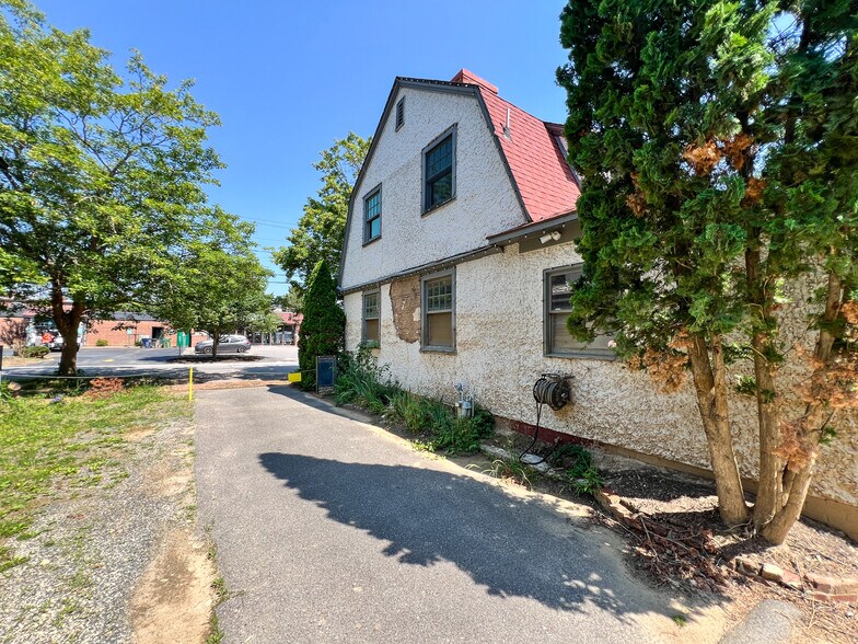 More Photos Of 1 Swan St, Asheville Freestanding For Sale