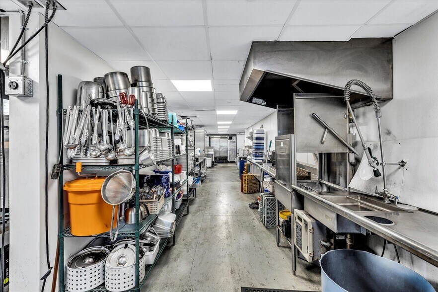 More Photos Of 317-319 Commercial St, Provincetown Restaurant For Lease