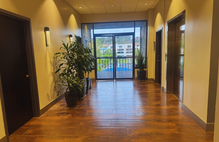 More Photos Of 16766 Bernardo Center Dr, San Diego Medical For Sale