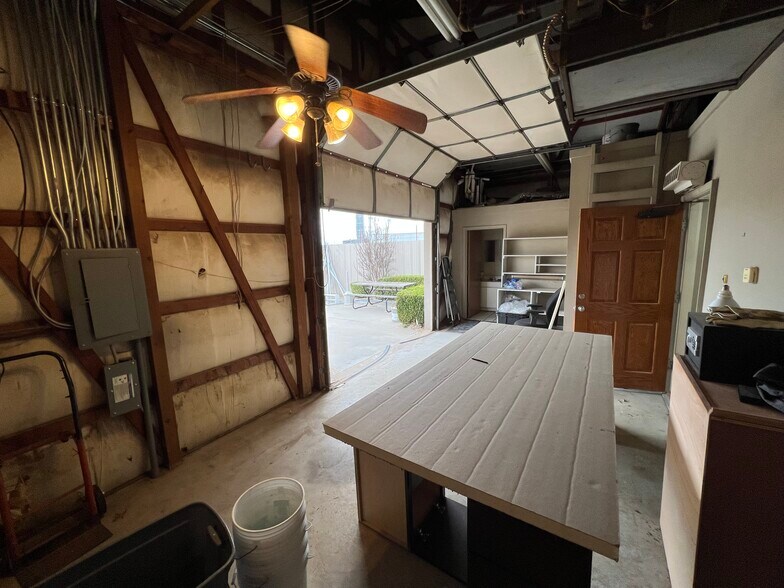 More Photos Of 14716 S Grant St, Bixby Light Distribution For Lease