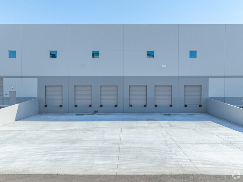 More Photos Of 3232 S 48th St, Phoenix Warehouse For Lease