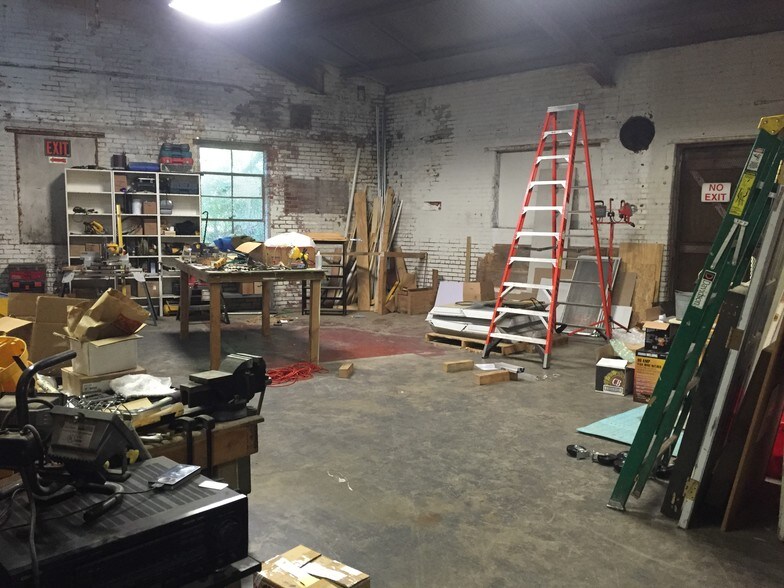 More Photos Of 175 E King St, Ephrata Warehouse For Lease