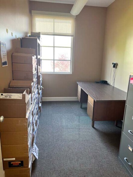 More Photos Of 1430 SW Clay St, Portland Office For Sale