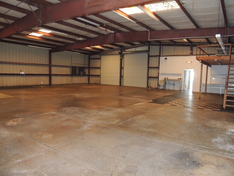 More Photos Of 2311 Whitfield Industrial Way, Sarasota Warehouse For Sale