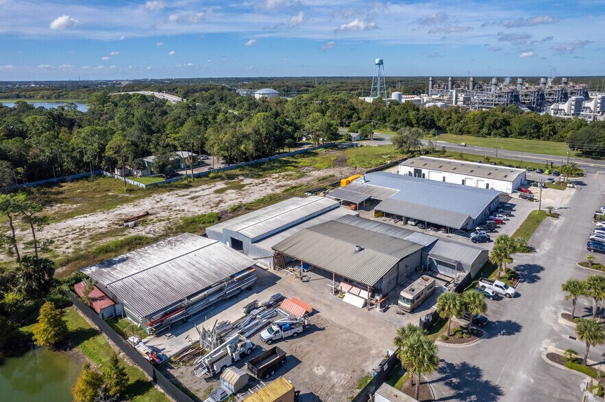 More Photos Of 907 S Charles Richard Beall Blvd, Debary Warehouse For Lease