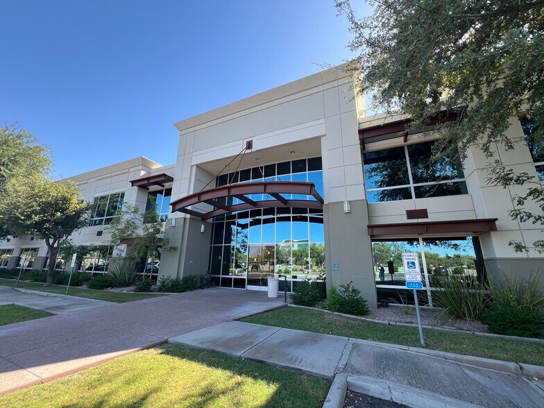 More Photos Of 5701 W Talavi Blvd, Glendale Office For Lease