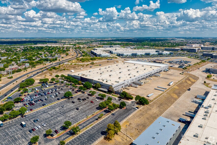 More Photos Of 201 W Howard Ln, Austin Light Distribution For Lease