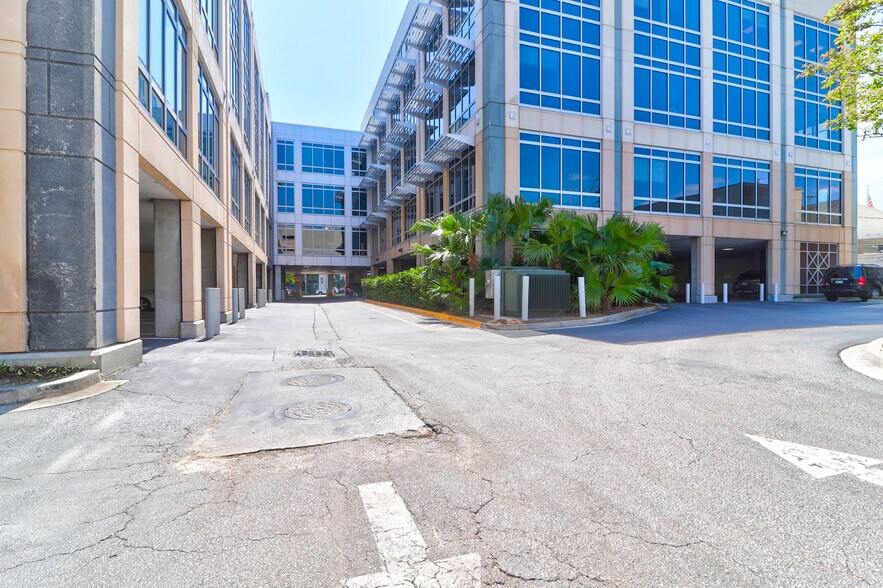 More Photos Of 40 Calhoun St, Charleston Office For Lease