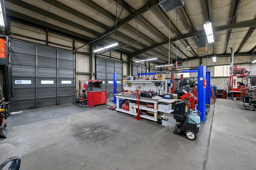 More Photos Of 560 W 800 S, Bountiful Auto Repair For Sale