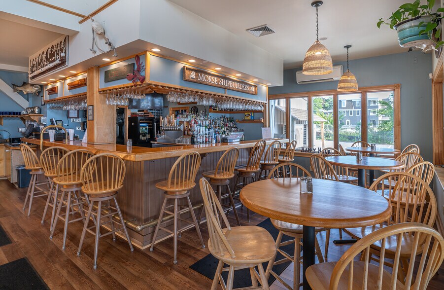 More Photos Of 119 Commercial St, Bath Marina For Sale