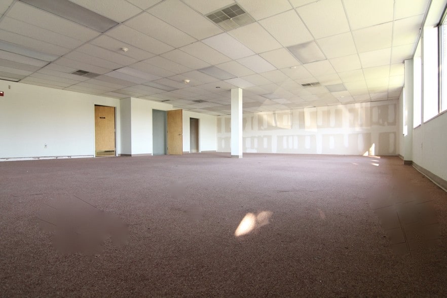 More Photos Of 7821 Bartram Ave, Philadelphia Office For Sale