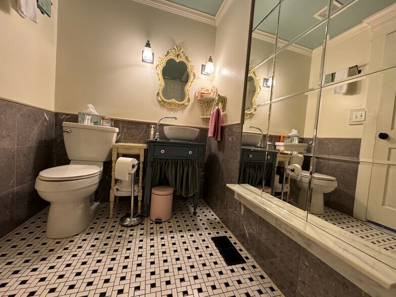 More Photos Of 224 W Chickasaw St, Tahlequah Hospitality For Sale