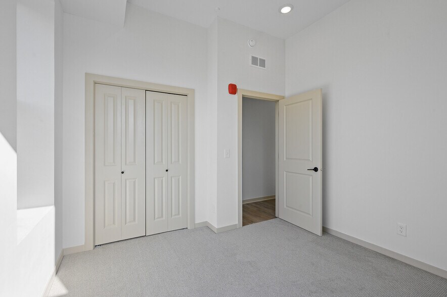 More Photos Of 842 Rice St, Saint Paul Storefront Retail Residential For Lease