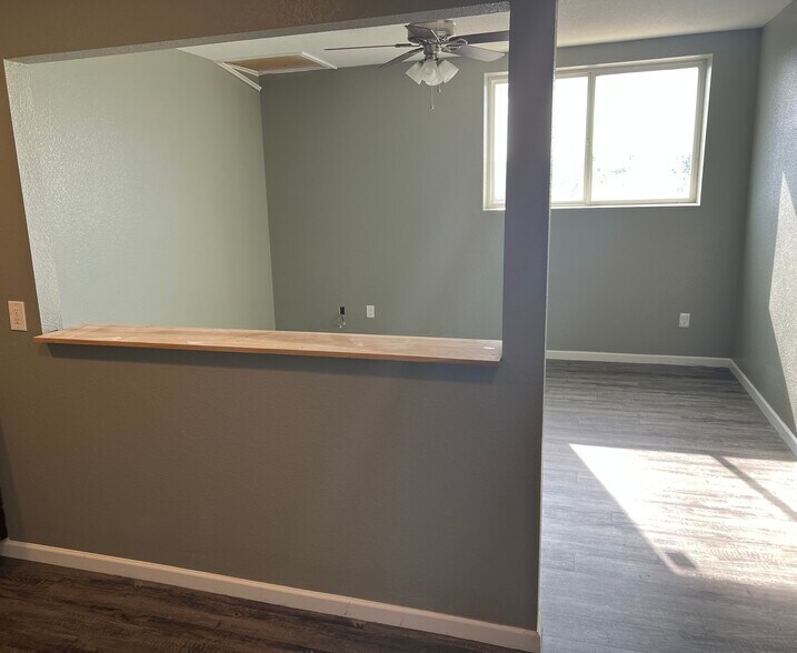 More Photos Of 15014 Iowa St, Austin Industrial For Sale