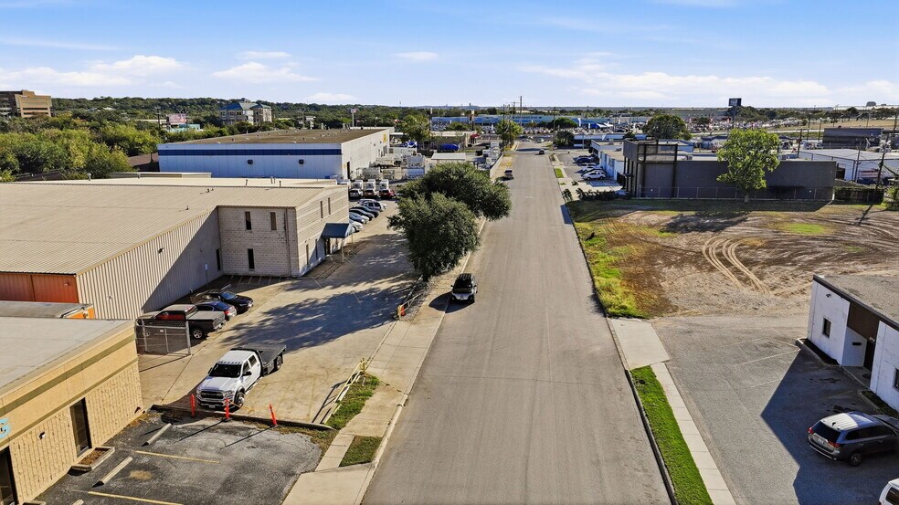 More Photos Of 315 N Park Dr, San Antonio Warehouse For Sale