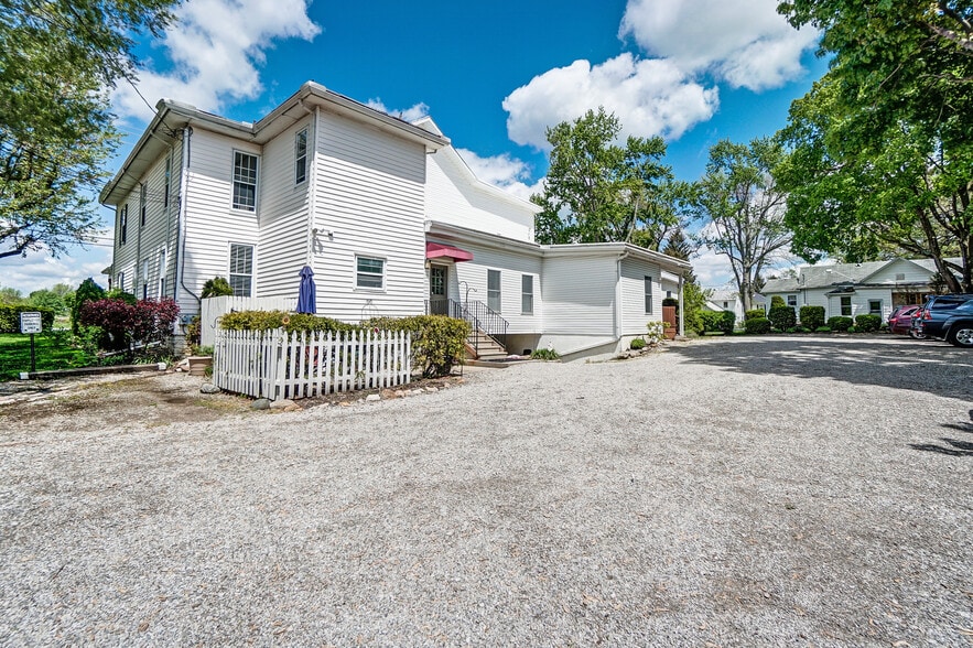 More Photos Of 1550 Lewis Center Rd, Lewis Center Freestanding For Sale