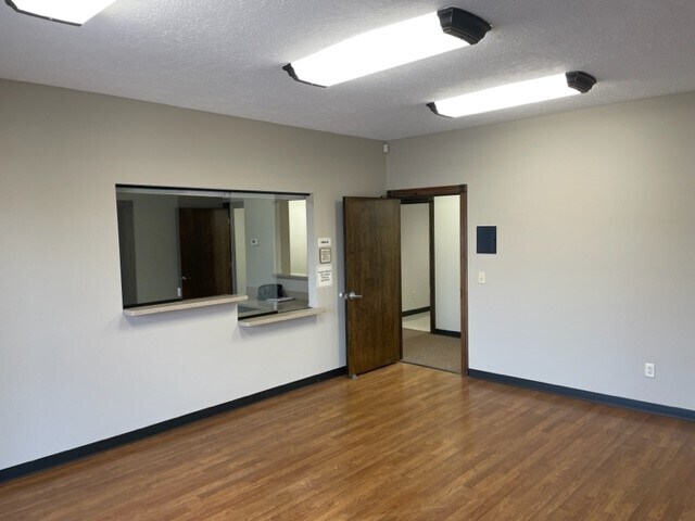 More Photos Of 835 S 9th Ave, Haubstadt Office For Sale