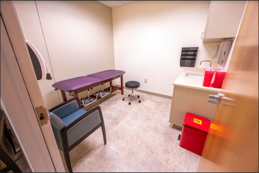 More Photos Of 1320 W Walnut Hill Ln, Irving Medical For Sale