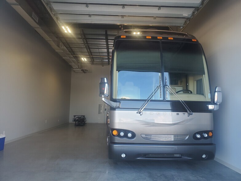 More Photos Of 195 Basik Dr, Naples Warehouse For Sale