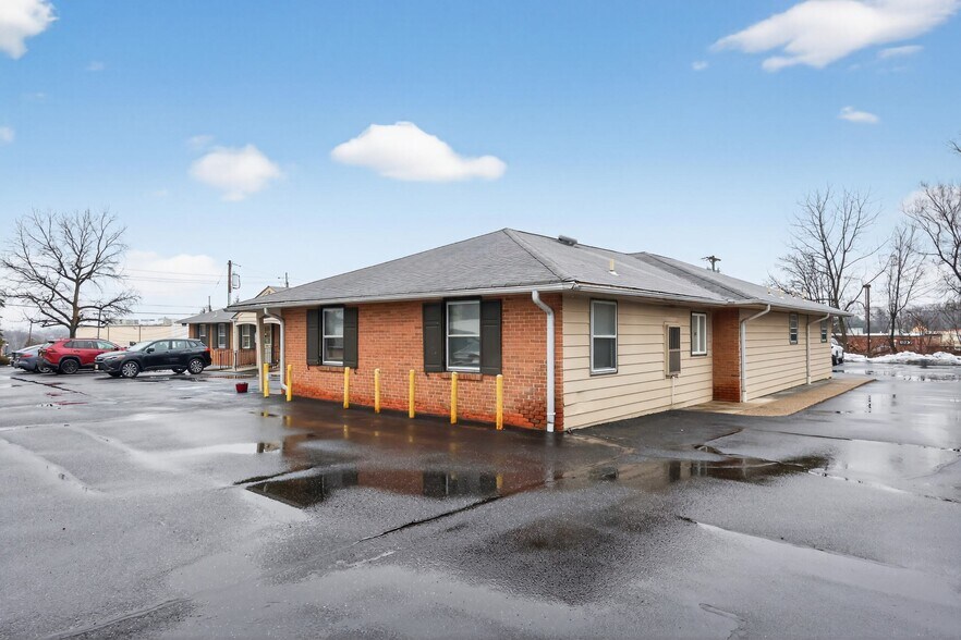 More Photos Of 1701 Wynwood Dr, Cinnaminson Medical For Sale