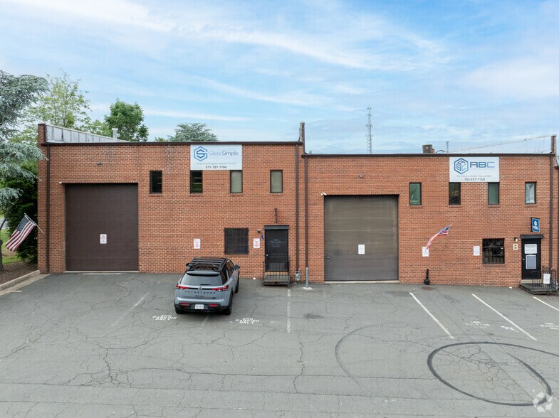 More Photos Of 8395 Euclid Ave, Manassas Park Warehouse For Lease