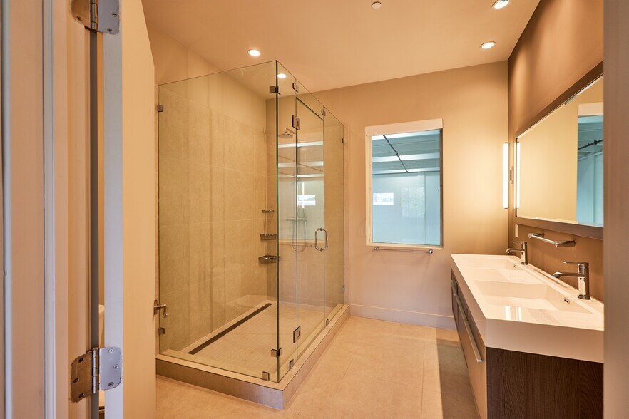 More Photos Of 300-320 NE 60th St, Miami Warehouse For Sale