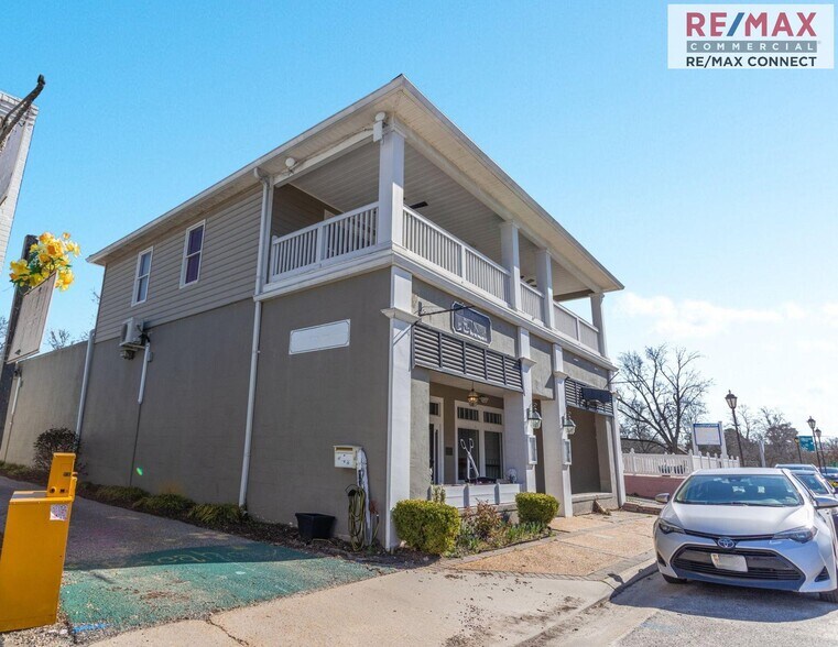 More Photos Of 6655 Main St, Gloucester Storefront Retail Office For Lease