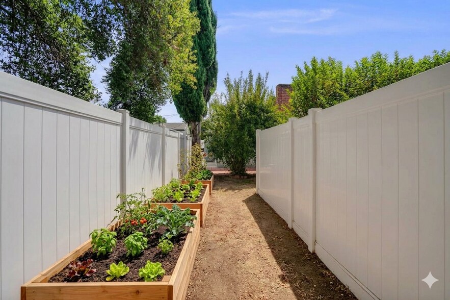 More Photos Of 15907 Enadia Way, Van Nuys Apartments For Sale