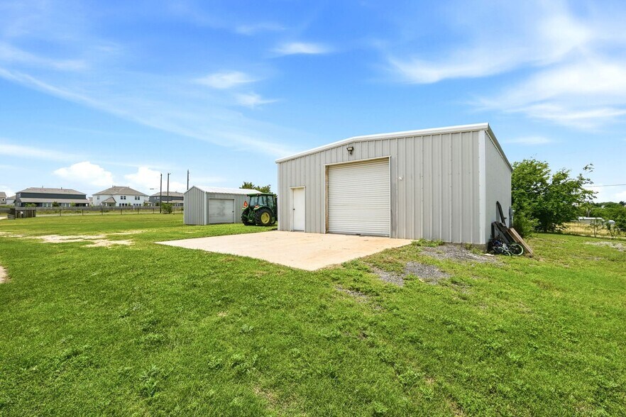 More Photos Of 701 County Road 107, Georgetown Specialty For Lease
