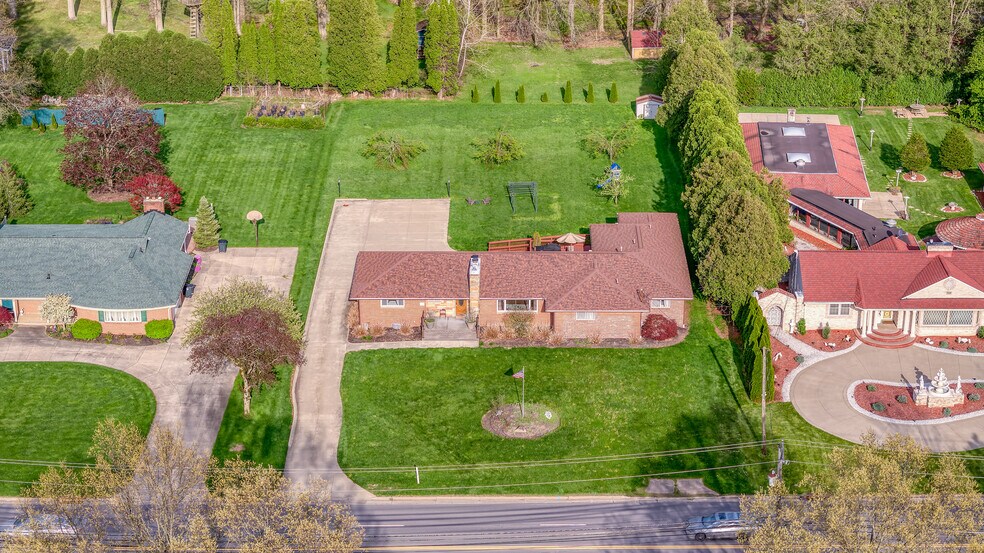 More Photos Of 327 S Miller Rd, Fairlawn Assisted Living For Sale