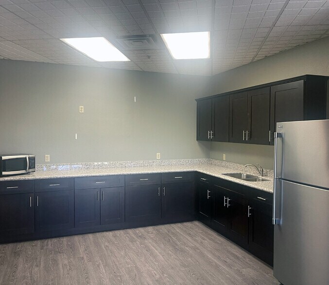 More Photos Of 2701 N 16th St, Phoenix Medical For Sale