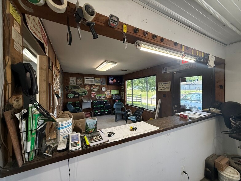 More Photos Of 916 Pleasant Grove Rd, Westmoreland General Retail For Sale
