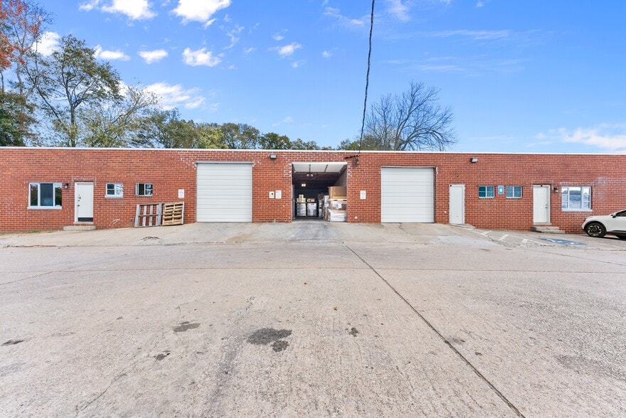 More Photos Of 636 Industrial Blvd, Gainesville Warehouse For Sale