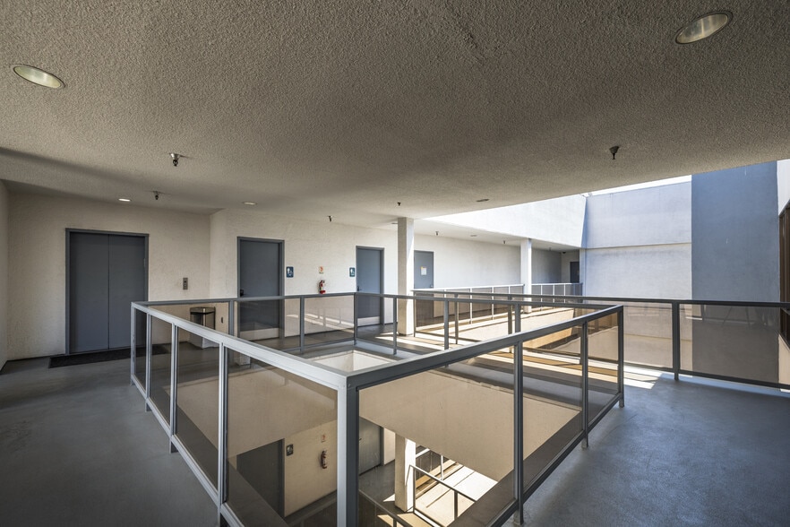 More Photos Of 5155 W Rosecrans Ave, Hawthorne Loft Creative Space For Sale