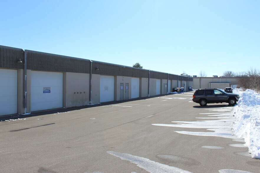 More Photos Of 6820-6848 Washington Ave S, Eden Prairie Showroom For Lease