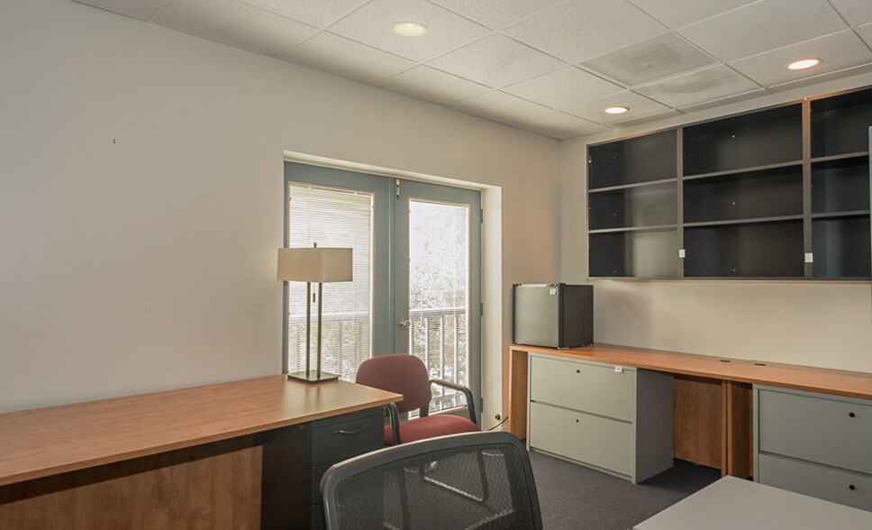 More Photos Of 2170-2176 Wisconsin Ave NW, Washington Office For Sale